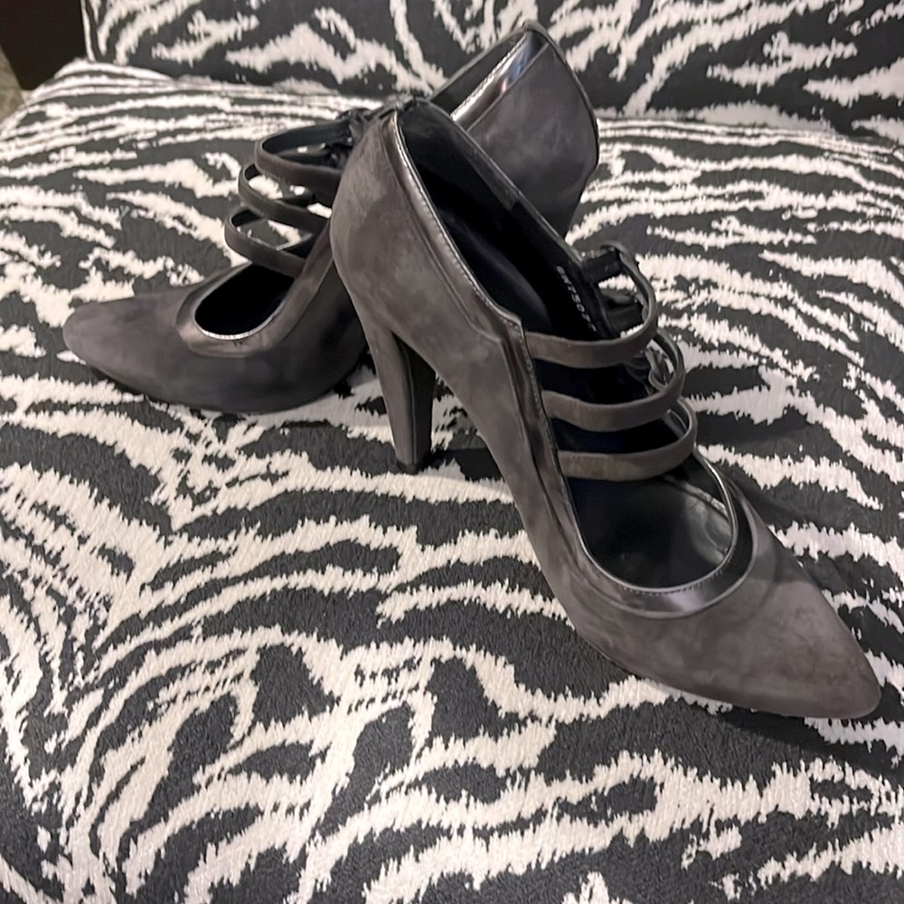STUART WEITZMAN gray suede heels